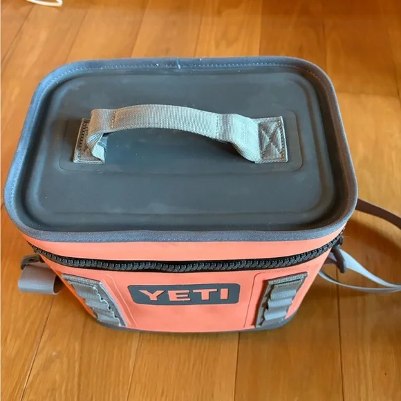 YETI Coral Hopper 8 - Picture 3 of 3